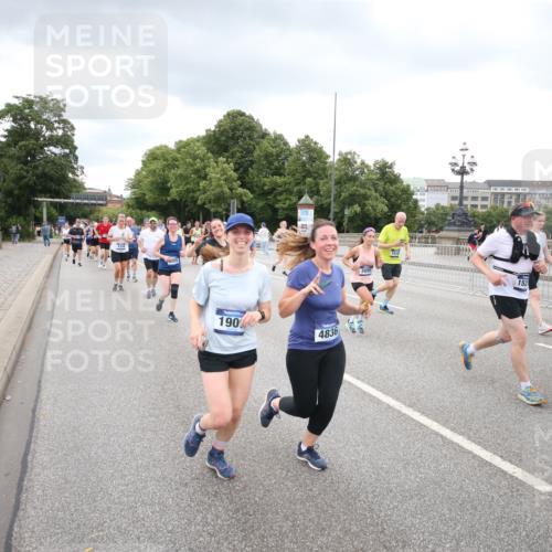 29.06.2025 - hella hamburg halbmarathon Jannik Wohlers http://msf.ph/oto/8498509 29.06.2025 10:55:45 Lombardsbrücke 1738, 1909, 2095, 2793, 3257, 3268, 4083, 4354, 4473, 4836, 5306, 5580, 5994, 6494, 6968, 7025, 7028, 7516, 7616, 8005, 8305, 8517, 9435, 9606, 9838, 10640, 10740, 10784, 10987, 11298, 11862, 11863, 12267, 12295, 12296, 12551, 13055, 13395, 13405, 13627, 13965, 14142, 14221, 14280, 14281, 15103, 15173, 15199, 15272, 15696, 15699, 16413, 16655, 16960, 17398, 17649, 17673, 18329, 18349, 19228 meine-sportfotos.de