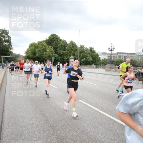 29.06.2025 - hella hamburg halbmarathon Jannik Wohlers http://msf.ph/oto/8498510 29.06.2025 10:55:46 Lombardsbrücke 1738, 1909, 2095, 2793, 3257, 3268, 4083, 4354, 4473, 4836, 5306, 5580, 5757, 5994, 6494, 6968, 7025, 7028, 7616, 8005, 8305, 8517, 9435, 9606, 9838, 9948, 9953, 10640, 10740, 10784, 10987, 11298, 11862, 11863, 12267, 12295, 12296, 12551, 13055, 13395, 13405, 13627, 13965, 14142, 14221, 14280, 14281, 15103, 15173, 15199, 15272, 15443, 15696, 15699, 16413, 16655, 16960, 17084, 17398, 17649, 17673, 18329, 18349, 19228 meine-sportfotos.de