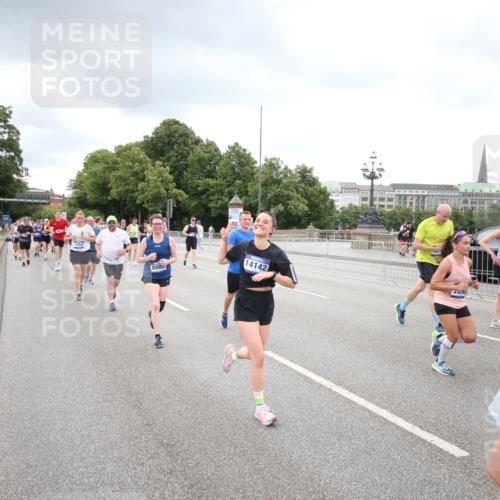 29.06.2025 - hella hamburg halbmarathon Jannik Wohlers http://msf.ph/oto/8498512 29.06.2025 10:55:46 Lombardsbrücke 1738, 1909, 2095, 2793, 3257, 3268, 4083, 4354, 4473, 4836, 5306, 5580, 5757, 5994, 6494, 6968, 7025, 7028, 7616, 8005, 8305, 8517, 9435, 9606, 9838, 9948, 9953, 10640, 10740, 10784, 10987, 11298, 11862, 11863, 12267, 12295, 12296, 12551, 13055, 13395, 13405, 13627, 13965, 14142, 14221, 14280, 14281, 15103, 15173, 15199, 15272, 15443, 15696, 15699, 16413, 16655, 16960, 17084, 17398, 17649, 17673, 18329, 18349, 19228 meine-sportfotos.de