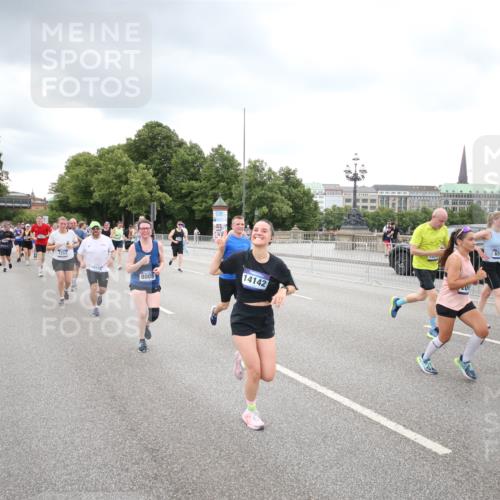 29.06.2025 - hella hamburg halbmarathon Jannik Wohlers http://msf.ph/oto/8498513 29.06.2025 10:55:46 Lombardsbrücke 1738, 1909, 2095, 2793, 3257, 3268, 4083, 4354, 4473, 4836, 5306, 5580, 5757, 5994, 6494, 6968, 7025, 7028, 7616, 8005, 8305, 8517, 9435, 9606, 9838, 9948, 9953, 10640, 10740, 10784, 10987, 11298, 11862, 11863, 12267, 12295, 12296, 12551, 13055, 13395, 13405, 13627, 13965, 14142, 14221, 14280, 14281, 15103, 15173, 15199, 15272, 15443, 15696, 15699, 16413, 16655, 16960, 17084, 17398, 17649, 17673, 18329, 18349, 19228 meine-sportfotos.de