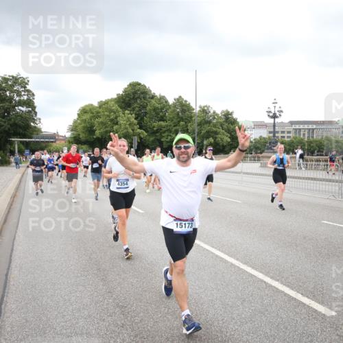 29.06.2025 - hella hamburg halbmarathon Jannik Wohlers http://msf.ph/oto/8498536 29.06.2025 10:55:48 Lombardsbrücke 1113, 1738, 1909, 2095, 3257, 3268, 4083, 4354, 4473, 4836, 5306, 5580, 5693, 5757, 5994, 6494, 6968, 7025, 7028, 7616, 8005, 8305, 8517, 9435, 9606, 9838, 9948, 9953, 10640, 10740, 10784, 10987, 11298, 11862, 11863, 12267, 12295, 12296, 12551, 13055, 13395, 13405, 13965, 14142, 14280, 14281, 15103, 15173, 15272, 15443, 15696, 15699, 16655, 16960, 17084, 17398, 17649, 17673, 18349, 18798, 19228 meine-sportfotos.de