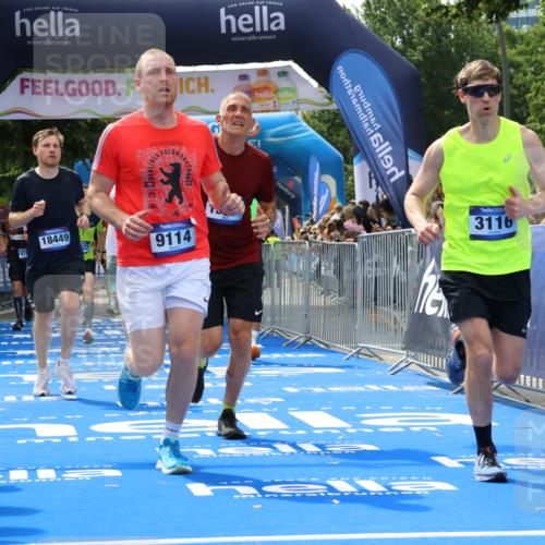 29.06.2025 - hella hamburg halbmarathon Strokosch-Dieckow http://msf.ph/oto/8498552 29.06.2025 10:43:38 Ziel 1976, 3116, 4080, 4318, 6903, 6991, 9114, 9159, 11153, 11848, 12623, 13421, 13996, 14201, 14210, 14484, 14690, 15328, 15932, 16105, 17912, 18449, 18775, 19090, 19229 meine-sportfotos.de