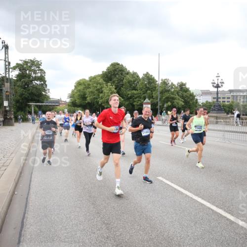 29.06.2025 - hella hamburg halbmarathon Jannik Wohlers http://msf.ph/oto/8498561 29.06.2025 10:55:51 Lombardsbrücke 1113, 1738, 1909, 2095, 2915, 3257, 4083, 4354, 4836, 5580, 5693, 5757, 6690, 6968, 7025, 7028, 8005, 8305, 8517, 8766, 9383, 9435, 9606, 9948, 9953, 10740, 10784, 10987, 11298, 11628, 11862, 11863, 12295, 12296, 12551, 13395, 13405, 13965, 14142, 14280, 14281, 15103, 15173, 15272, 15443, 15696, 15699, 16655, 17084, 17398, 17649, 17673, 18349, 18798, 19228 meine-sportfotos.de