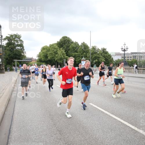 29.06.2025 - hella hamburg halbmarathon Jannik Wohlers http://msf.ph/oto/8498564 29.06.2025 10:55:51 Lombardsbrücke 1113, 1738, 1909, 2095, 2915, 3257, 4083, 4354, 4836, 5580, 5693, 5757, 6690, 6968, 7025, 7028, 8005, 8305, 8517, 8766, 9383, 9435, 9606, 9948, 9953, 10740, 10784, 10987, 11298, 11628, 11862, 11863, 12295, 12296, 12551, 13395, 13405, 13965, 14142, 14280, 14281, 15103, 15173, 15272, 15443, 15696, 15699, 16655, 17084, 17398, 17649, 17673, 18349, 18798, 19228 meine-sportfotos.de