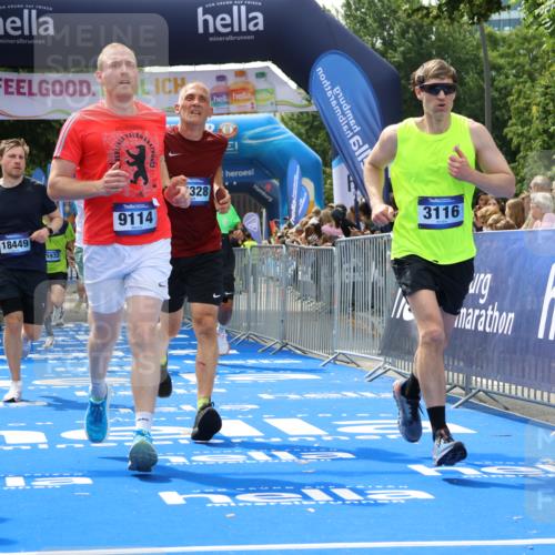 29.06.2025 - hella hamburg halbmarathon Strokosch-Dieckow http://msf.ph/oto/8498568 29.06.2025 10:43:38 Ziel 1976, 3116, 4080, 4318, 6903, 6991, 9114, 9159, 11153, 11848, 12623, 13421, 13996, 14201, 14210, 14484, 14690, 15328, 15932, 16105, 17912, 18449, 18775, 19090, 19229 meine-sportfotos.de