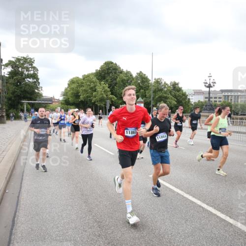 29.06.2025 - hella hamburg halbmarathon Jannik Wohlers http://msf.ph/oto/8498571 29.06.2025 10:55:51 Lombardsbrücke 1113, 1738, 1909, 2095, 2915, 3257, 4083, 4354, 4836, 5580, 5693, 5757, 6690, 6968, 7025, 7028, 8005, 8305, 8517, 8766, 9383, 9435, 9606, 9948, 9953, 10740, 10784, 10987, 11298, 11628, 11862, 11863, 12295, 12296, 12551, 13395, 13405, 13965, 14142, 14280, 14281, 15103, 15173, 15272, 15443, 15696, 15699, 16655, 17084, 17398, 17649, 17673, 18349, 18798, 19228 meine-sportfotos.de