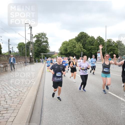 29.06.2025 - hella hamburg halbmarathon Jannik Wohlers http://msf.ph/oto/8498573 29.06.2025 10:55:52 Lombardsbrücke 1113, 1738, 1909, 2095, 2915, 3257, 4083, 4354, 4836, 5580, 5693, 5757, 6690, 6968, 7025, 7028, 7090, 8005, 8305, 8517, 8766, 9383, 9435, 9606, 9948, 9953, 10740, 10784, 10987, 11298, 11628, 11862, 11863, 12295, 12296, 12551, 13395, 13405, 13965, 14142, 14280, 15103, 15173, 15272, 15443, 15696, 15699, 16655, 17084, 17092, 17398, 17649, 17673, 18247, 18349, 18798, 19228 meine-sportfotos.de