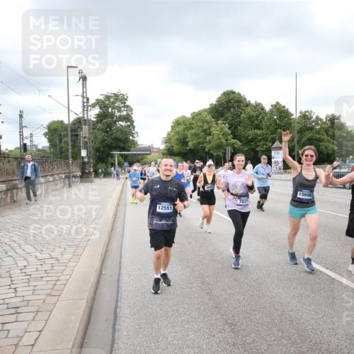 29.06.2025 - hella hamburg halbmarathon Jannik Wohlers http://msf.ph/oto/8498576 29.06.2025 10:55:52 Lombardsbrücke 1113, 1738, 1909, 2095, 2915, 3257, 4083, 4354, 4836, 5580, 5693, 5757, 6690, 6968, 7025, 7028, 7090, 8005, 8305, 8517, 8766, 9383, 9435, 9606, 9948, 9953, 10740, 10784, 10987, 11298, 11628, 11862, 11863, 12295, 12296, 12551, 13395, 13405, 13965, 14142, 14280, 15103, 15173, 15272, 15443, 15696, 15699, 16655, 17084, 17092, 17398, 17649, 17673, 18247, 18349, 18798, 19228 meine-sportfotos.de