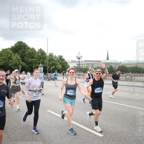29.06.2025 - hella hamburg halbmarathon Jannik Wohlers http://msf.ph/oto/8498578 29.06.2025 10:55:53 Lombardsbrücke 1113, 1738, 1909, 2095, 2915, 3257, 4083, 4354, 4836, 5580, 5693, 5757, 6690, 6968, 7025, 7028, 7090, 7711, 8005, 8305, 8517, 8766, 9383, 9435, 9606, 9948, 9953, 10740, 10784, 10987, 11298, 11628, 11862, 11863, 12295, 12296, 12551, 13395, 13405, 13965, 14142, 14613, 15103, 15173, 15272, 15443, 15696, 15699, 16655, 17084, 17092, 17398, 17649, 17673, 18247, 18349, 18798, 19228 meine-sportfotos.de