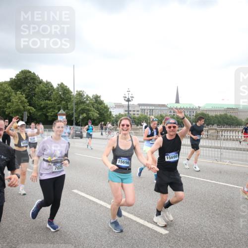 29.06.2025 - hella hamburg halbmarathon Jannik Wohlers http://msf.ph/oto/8498580 29.06.2025 10:55:53 Lombardsbrücke 1113, 1738, 1909, 2095, 2915, 3257, 4083, 4354, 4836, 5580, 5693, 5757, 6690, 6968, 7025, 7028, 7090, 7711, 8005, 8305, 8517, 8766, 9383, 9435, 9606, 9948, 9953, 10740, 10784, 10987, 11298, 11628, 11862, 11863, 12295, 12296, 12551, 13395, 13405, 13965, 14142, 14613, 15103, 15173, 15272, 15443, 15696, 15699, 16655, 17084, 17092, 17398, 17649, 17673, 18247, 18349, 18798, 19228 meine-sportfotos.de