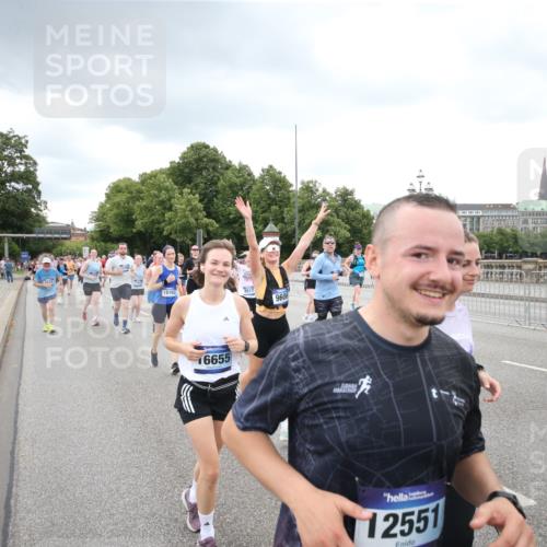 29.06.2025 - hella hamburg halbmarathon Jannik Wohlers http://msf.ph/oto/8498584 29.06.2025 10:55:53 Lombardsbrücke 1113, 1738, 1909, 2095, 2915, 3257, 4083, 4354, 4836, 5580, 5693, 5757, 6690, 6968, 7025, 7028, 7090, 7711, 8005, 8305, 8517, 8766, 9383, 9435, 9606, 9948, 9953, 10740, 10784, 10987, 11298, 11628, 11862, 11863, 12295, 12296, 12551, 13395, 13405, 13965, 14142, 14613, 15103, 15173, 15272, 15443, 15696, 15699, 16655, 17084, 17092, 17398, 17649, 17673, 18247, 18349, 18798, 19228 meine-sportfotos.de