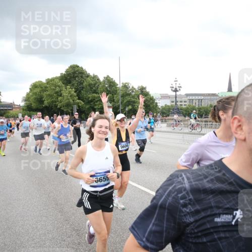 29.06.2025 - hella hamburg halbmarathon Jannik Wohlers http://msf.ph/oto/8498588 29.06.2025 10:55:54 Lombardsbrücke 1113, 1738, 2095, 2915, 3257, 3987, 4083, 4354, 5580, 5693, 5757, 6690, 6968, 7025, 7028, 7090, 7711, 8005, 8305, 8517, 8766, 9383, 9435, 9606, 9948, 9953, 10740, 10784, 10987, 11298, 11628, 11862, 11863, 12295, 12296, 12551, 13395, 13405, 13965, 14142, 14613, 15103, 15173, 15443, 15696, 15699, 16655, 17084, 17092, 17398, 17494, 17649, 17673, 18247, 18349, 18798, 19228 meine-sportfotos.de