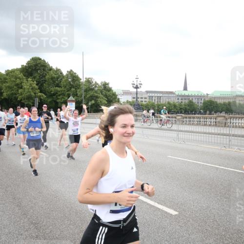 29.06.2025 - hella hamburg halbmarathon Jannik Wohlers http://msf.ph/oto/8498599 29.06.2025 10:55:54 Lombardsbrücke 1113, 1738, 2095, 2915, 3257, 3987, 4083, 4354, 5580, 5693, 5757, 6690, 6968, 7025, 7028, 7090, 7711, 8005, 8305, 8517, 8766, 9383, 9435, 9606, 9948, 9953, 10740, 10784, 10987, 11298, 11628, 11862, 11863, 12295, 12296, 12551, 13395, 13405, 13965, 14142, 14613, 15103, 15173, 15443, 15696, 15699, 16655, 17084, 17092, 17398, 17494, 17649, 17673, 18247, 18349, 18798, 19228 meine-sportfotos.de