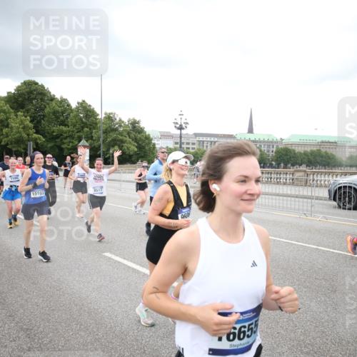 29.06.2025 - hella hamburg halbmarathon Jannik Wohlers http://msf.ph/oto/8498603 29.06.2025 10:55:54 Lombardsbrücke 1113, 1738, 2095, 2915, 3257, 3987, 4083, 4354, 5580, 5693, 5757, 6690, 6968, 7025, 7028, 7090, 7711, 8005, 8305, 8517, 8766, 9383, 9435, 9606, 9948, 9953, 10740, 10784, 10987, 11298, 11628, 11862, 11863, 12295, 12296, 12551, 13395, 13405, 13965, 14142, 14613, 15103, 15173, 15443, 15696, 15699, 16655, 17084, 17092, 17398, 17494, 17649, 17673, 18247, 18349, 18798, 19228 meine-sportfotos.de