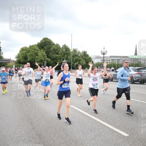 29.06.2025 - hella hamburg halbmarathon Jannik Wohlers http://msf.ph/oto/8498608 29.06.2025 10:55:55 Lombardsbrücke 1113, 1738, 2095, 2915, 3257, 3953, 3987, 4083, 4354, 5580, 5693, 5757, 6690, 6968, 7025, 7028, 7090, 7711, 8005, 8305, 8517, 8766, 9383, 9435, 9606, 9948, 9953, 10740, 10784, 10987, 11298, 11628, 11862, 11863, 12295, 12296, 12551, 13395, 13405, 13965, 14613, 15103, 15173, 15443, 15696, 15699, 16655, 17084, 17092, 17398, 17494, 17649, 17673, 18247, 18349, 18798, 19228 meine-sportfotos.de