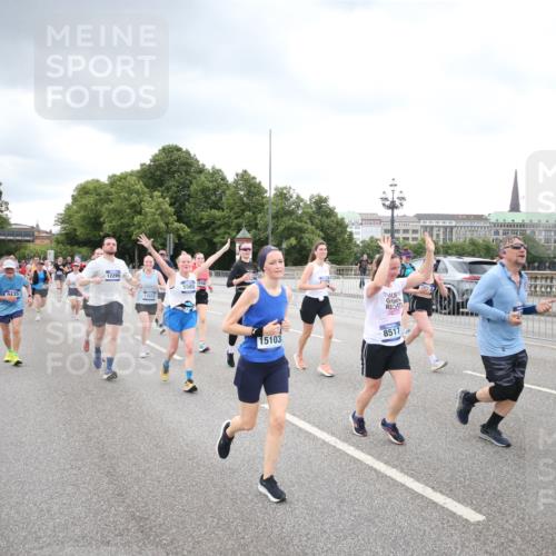 29.06.2025 - hella hamburg halbmarathon Jannik Wohlers http://msf.ph/oto/8498614 29.06.2025 10:55:55 Lombardsbrücke 1113, 1738, 2095, 2915, 3257, 3953, 3987, 4083, 4354, 5580, 5693, 5757, 6690, 6968, 7025, 7028, 7090, 7711, 8005, 8305, 8517, 8766, 9383, 9435, 9606, 9948, 9953, 10740, 10784, 10987, 11298, 11628, 11862, 11863, 12295, 12296, 12551, 13395, 13405, 13965, 14613, 15103, 15173, 15443, 15696, 15699, 16655, 17084, 17092, 17398, 17494, 17649, 17673, 18247, 18349, 18798, 19228 meine-sportfotos.de