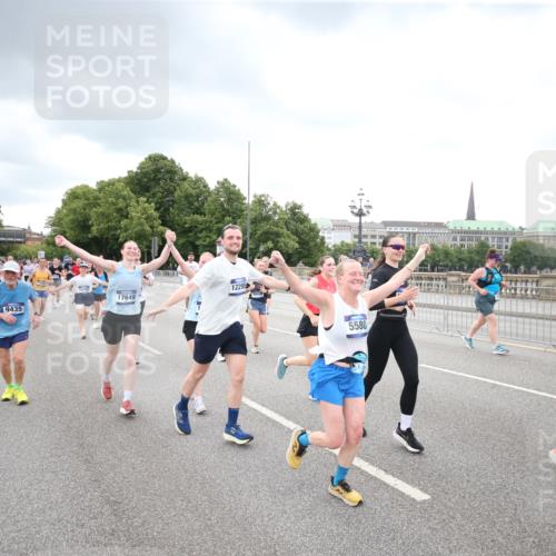 29.06.2025 - hella hamburg halbmarathon Jannik Wohlers http://msf.ph/oto/8498659 29.06.2025 10:55:57 Lombardsbrücke 1047, 1113, 1738, 2095, 2915, 3257, 3675, 3676, 3953, 3987, 4083, 5580, 5693, 5757, 6690, 6968, 7025, 7028, 7090, 7711, 8517, 8766, 9383, 9435, 9606, 9948, 9953, 10740, 10784, 10932, 10987, 11298, 11628, 11862, 11863, 12295, 12296, 12551, 13395, 13405, 13965, 14613, 15103, 15443, 15696, 15699, 15747, 16655, 16934, 17084, 17092, 17398, 17494, 17649, 17673, 18047, 18247, 18349, 18798, 19228 meine-sportfotos.de