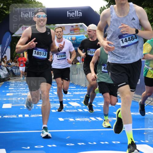 29.06.2025 - hella hamburg halbmarathon Strokosch-Dieckow http://msf.ph/oto/8498678 29.06.2025 10:43:32 Ziel 3116, 3928, 4080, 4318, 5124, 5436, 5506, 7635, 8664, 9114, 9931, 10246, 11648, 12623, 13421, 13996, 14484, 14690, 15328, 15932, 16338, 17912, 18449, 18513, 18775, 18810, 18942, 19229 meine-sportfotos.de