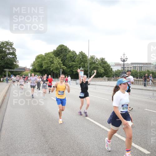 29.06.2025 - hella hamburg halbmarathon Jannik Wohlers http://msf.ph/oto/8498713 29.06.2025 10:55:59 Lombardsbrücke 1047, 1113, 2915, 3257, 3675, 3676, 3953, 3987, 4083, 5237, 5580, 5693, 5757, 6690, 7025, 7028, 7090, 7307, 7711, 8108, 8517, 8606, 8766, 9383, 9435, 9606, 9948, 9953, 10555, 10569, 10740, 10784, 10932, 11298, 11628, 11862, 11863, 12295, 12296, 12543, 12551, 13395, 13405, 13965, 14613, 15103, 15443, 15696, 15699, 15747, 16655, 16934, 17084, 17092, 17398, 17494, 17649, 17673, 17797, 18047, 18247, 18798, 19228 meine-sportfotos.de