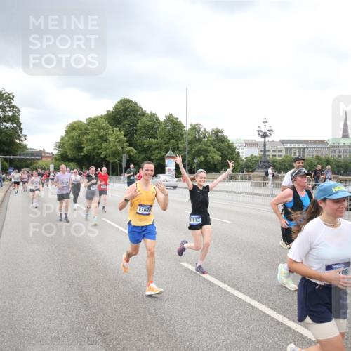 29.06.2025 - hella hamburg halbmarathon Jannik Wohlers http://msf.ph/oto/8498723 29.06.2025 10:56:00 Lombardsbrücke 1047, 1113, 2915, 3257, 3520, 3675, 3676, 3953, 3987, 4083, 5237, 5693, 5757, 6690, 7025, 7028, 7090, 7307, 7711, 8108, 8517, 8606, 8766, 9383, 9606, 9948, 9953, 10555, 10569, 10740, 10784, 10932, 11298, 11628, 11863, 12295, 12296, 12543, 12551, 13096, 13395, 13965, 14613, 15103, 15443, 15696, 15699, 15747, 16034, 16655, 16934, 17084, 17092, 17398, 17494, 17649, 17673, 17797, 18047, 18247, 18798 meine-sportfotos.de