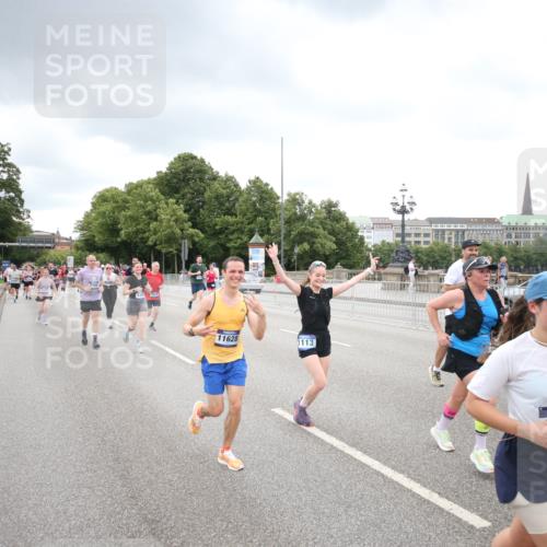 29.06.2025 - hella hamburg halbmarathon Jannik Wohlers http://msf.ph/oto/8498728 29.06.2025 10:56:00 Lombardsbrücke 1047, 1113, 2915, 3257, 3520, 3675, 3676, 3953, 3987, 4083, 5237, 5693, 5757, 6690, 7025, 7028, 7090, 7307, 7711, 8108, 8517, 8606, 8766, 9383, 9606, 9948, 9953, 10555, 10569, 10740, 10784, 10932, 11298, 11628, 11863, 12295, 12296, 12543, 12551, 13096, 13395, 13965, 14613, 15103, 15443, 15696, 15699, 15747, 16034, 16655, 16934, 17084, 17092, 17398, 17494, 17649, 17673, 17797, 18047, 18247, 18798 meine-sportfotos.de
