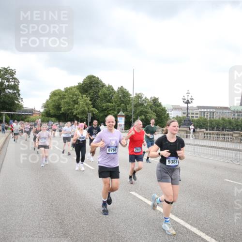 29.06.2025 - hella hamburg halbmarathon Jannik Wohlers http://msf.ph/oto/8498744 29.06.2025 10:56:02 Lombardsbrücke 1047, 1113, 2143, 2307, 2915, 3257, 3438, 3520, 3675, 3676, 3953, 3987, 4083, 4773, 5237, 5438, 5693, 5757, 6690, 7090, 7307, 7711, 8108, 8517, 8606, 8766, 9383, 9948, 9953, 10555, 10569, 10740, 10784, 10932, 11298, 11628, 12221, 12295, 12296, 12543, 13096, 13965, 14613, 15443, 15747, 16034, 16655, 16934, 17084, 17092, 17398, 17494, 17649, 17673, 17797, 18047, 18197, 18247, 18798 meine-sportfotos.de