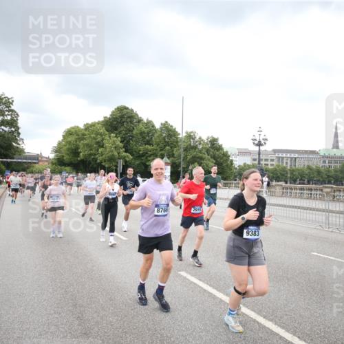 29.06.2025 - hella hamburg halbmarathon Jannik Wohlers http://msf.ph/oto/8498746 29.06.2025 10:56:02 Lombardsbrücke 1047, 1113, 2143, 2307, 2915, 3257, 3438, 3520, 3675, 3676, 3953, 3987, 4083, 4773, 5237, 5438, 5693, 5757, 6690, 7090, 7307, 7711, 8108, 8517, 8606, 8766, 9383, 9948, 9953, 10555, 10569, 10740, 10784, 10932, 11298, 11628, 12221, 12295, 12296, 12543, 13096, 13965, 14613, 15443, 15747, 16034, 16655, 16934, 17084, 17092, 17398, 17494, 17649, 17673, 17797, 18047, 18197, 18247, 18798 meine-sportfotos.de