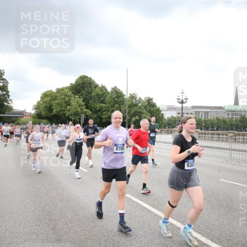 29.06.2025 - hella hamburg halbmarathon Jannik Wohlers http://msf.ph/oto/8498750 29.06.2025 10:56:02 Lombardsbrücke 1047, 1113, 2143, 2307, 2915, 3257, 3438, 3520, 3675, 3676, 3953, 3987, 4083, 4773, 5237, 5438, 5693, 5757, 6690, 7090, 7307, 7711, 8108, 8517, 8606, 8766, 9383, 9948, 9953, 10555, 10569, 10740, 10784, 10932, 11298, 11628, 12221, 12295, 12296, 12543, 13096, 13965, 14613, 15443, 15747, 16034, 16655, 16934, 17084, 17092, 17398, 17494, 17649, 17673, 17797, 18047, 18197, 18247, 18798 meine-sportfotos.de