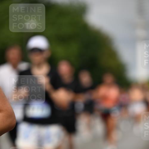 29.06.2025 - hella hamburg halbmarathon Dr. Thomas Lammeyer http://msf.ph/oto/8498763 29.06.2025 10:23:47 Kennedybrücke 1159, 1160, 1708, 2405, 2703, 2795, 2812, 2918, 2993, 2995, 3446, 3631, 4108, 4110, 4170, 4562, 4570, 4979, 5035, 5178, 5251, 5397, 5429, 5449, 5878, 6249, 6542, 6796, 6797, 6872, 6939, 7143, 7248, 7249, 7647, 7836, 8427, 8537, 8778, 9270, 9272, 9856, 10124, 10349, 10540, 10594, 10966, 11247 meine-sportfotos.de