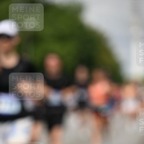 29.06.2025 - hella hamburg halbmarathon Dr. Thomas Lammeyer http://msf.ph/oto/8498775 29.06.2025 10:23:47 Kennedybrücke 1159, 1160, 1708, 2405, 2703, 2795, 2812, 2918, 2993, 2995, 3446, 3631, 4108, 4110, 4170, 4562, 4570, 4979, 5035, 5178, 5251, 5397, 5429, 5449, 5878, 6249, 6542, 6796, 6797, 6872, 6939, 7143, 7248, 7249, 7647, 7836, 8427, 8537, 8778, 9270, 9272, 9856, 10124, 10349, 10540, 10594, 10966, 11247 meine-sportfotos.de