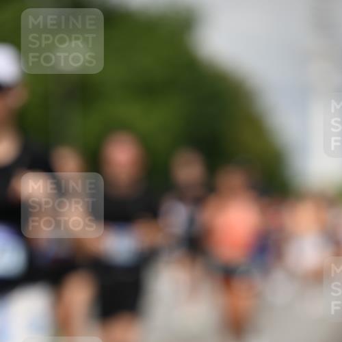 29.06.2025 - hella hamburg halbmarathon Dr. Thomas Lammeyer http://msf.ph/oto/8498778 29.06.2025 10:23:47 Kennedybrücke 1159, 1160, 1708, 2405, 2703, 2795, 2812, 2918, 2993, 2995, 3446, 3631, 4108, 4110, 4170, 4562, 4570, 4979, 5035, 5178, 5251, 5397, 5429, 5449, 5878, 6249, 6542, 6796, 6797, 6872, 6939, 7143, 7248, 7249, 7647, 7836, 8427, 8537, 8778, 9270, 9272, 9856, 10124, 10349, 10540, 10594, 10966, 11247 meine-sportfotos.de