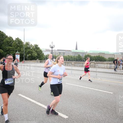 29.06.2025 - hella hamburg halbmarathon Jannik Wohlers http://msf.ph/oto/8498781 29.06.2025 10:56:06 Lombardsbrücke 1047, 1113, 2143, 2307, 2887, 2915, 2991, 3438, 3520, 3614, 3675, 3676, 3953, 3987, 4773, 5237, 5438, 5693, 5757, 6690, 7090, 7307, 7711, 8108, 8606, 8766, 8939, 8943, 9383, 9910, 9948, 9953, 10555, 10569, 10571, 10932, 10936, 11089, 11204, 11628, 12221, 12543, 13096, 13108, 13965, 14613, 14746, 15443, 15747, 16034, 16934, 17084, 17092, 17494, 17797, 18047, 18197, 18247, 18798 meine-sportfotos.de