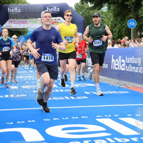 29.06.2025 - hella hamburg halbmarathon Strokosch-Dieckow http://msf.ph/oto/8498803 29.06.2025 10:54:07 Ziel 1151, 1410, 3177, 3208, 3209, 3898, 5638, 6082, 6084, 6294, 6356, 6443, 6581, 8390, 9032, 9791, 11499, 12213, 12379, 13033, 13397, 13794, 15169, 15524, 16780, 16871, 17348, 18308 meine-sportfotos.de