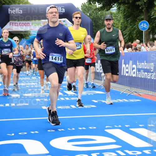 29.06.2025 - hella hamburg halbmarathon Strokosch-Dieckow http://msf.ph/oto/8498813 29.06.2025 10:54:07 Ziel 1151, 1410, 3177, 3208, 3209, 3898, 5638, 6082, 6084, 6294, 6356, 6443, 6581, 8390, 9032, 9791, 11499, 12213, 12379, 13033, 13397, 13794, 15169, 15524, 16780, 16871, 17348, 18308 meine-sportfotos.de