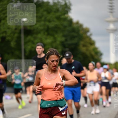 29.06.2025 - hella hamburg halbmarathon Dr. Thomas Lammeyer http://msf.ph/oto/8498829 29.06.2025 10:23:50 Kennedybrücke 1159, 1160, 1708, 2405, 2703, 2795, 2918, 2993, 2995, 3446, 3631, 4170, 4562, 4570, 4979, 5035, 5178, 5251, 5397, 5429, 5878, 6249, 6796, 6797, 6872, 6874, 6939, 7137, 7248, 7249, 7647, 7836, 8427, 8537, 8778, 10349, 10540, 10594, 10966, 11036, 11247 meine-sportfotos.de