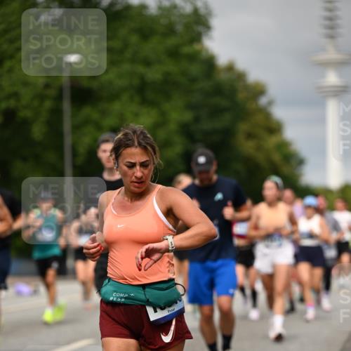 29.06.2025 - hella hamburg halbmarathon Dr. Thomas Lammeyer http://msf.ph/oto/8498835 29.06.2025 10:23:50 Kennedybrücke 1159, 1160, 1708, 2405, 2703, 2795, 2918, 2993, 2995, 3446, 3631, 4170, 4562, 4570, 4979, 5035, 5178, 5251, 5397, 5429, 5878, 6249, 6796, 6797, 6872, 6874, 6939, 7137, 7248, 7249, 7647, 7836, 8427, 8537, 8778, 10349, 10540, 10594, 10966, 11036, 11247 meine-sportfotos.de