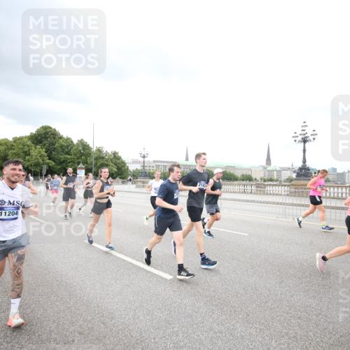 29.06.2025 - hella hamburg halbmarathon Jannik Wohlers http://msf.ph/oto/8498879 29.06.2025 10:56:15 Lombardsbrücke 1047, 2143, 2307, 2887, 2991, 3418, 3438, 3516, 3517, 3520, 3614, 3675, 3676, 3953, 3987, 4094, 4118, 4773, 5237, 5438, 5911, 5944, 6348, 6349, 7307, 8108, 8150, 8606, 8939, 8943, 9172, 9210, 9517, 9902, 9905, 9910, 10555, 10569, 10571, 10932, 10936, 11047, 11089, 11204, 12221, 12328, 12354, 12543, 12993, 13096, 13108, 13834, 14711, 14746, 15215, 15747, 15748, 15823, 16034, 16934, 17494, 17797, 18047, 18197 meine-sportfotos.de