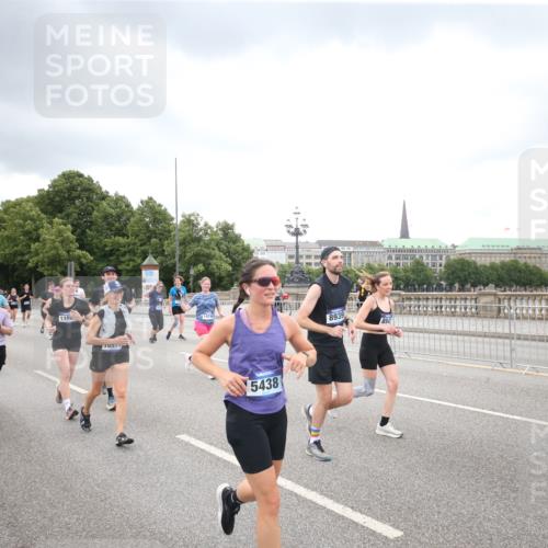 29.06.2025 - hella hamburg halbmarathon Jannik Wohlers http://msf.ph/oto/8498883 29.06.2025 10:56:16 Lombardsbrücke 1047, 2143, 2307, 2887, 2991, 3418, 3438, 3516, 3517, 3520, 3614, 3675, 3676, 3953, 4094, 4118, 4773, 5237, 5438, 5911, 5944, 6348, 6349, 7307, 7381, 8108, 8150, 8606, 8939, 8943, 9172, 9210, 9517, 9902, 9905, 9910, 10555, 10569, 10571, 10932, 10936, 11047, 11089, 11204, 12221, 12328, 12354, 12543, 12993, 13096, 13108, 13834, 14117, 14711, 14746, 15215, 15747, 15748, 15823, 16034, 16934, 17797, 18047, 18197 meine-sportfotos.de