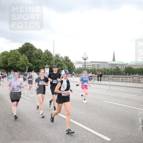 29.06.2025 - hella hamburg halbmarathon Jannik Wohlers http://msf.ph/oto/8498895 29.06.2025 10:56:17 Lombardsbrücke 1047, 2143, 2307, 2887, 2991, 3418, 3438, 3516, 3517, 3520, 3614, 3675, 3676, 4094, 4118, 4773, 5237, 5438, 5911, 5944, 6348, 6349, 7307, 7381, 8108, 8150, 8606, 8939, 8943, 9172, 9210, 9402, 9404, 9517, 9902, 9905, 9910, 10138, 10309, 10555, 10569, 10571, 10932, 10936, 11047, 11089, 11204, 12221, 12328, 12354, 12543, 12993, 13096, 13108, 13801, 13834, 14117, 14472, 14711, 14746, 15215, 15747, 15748, 15823, 16034, 16934, 17797, 18047, 18197 meine-sportfotos.de