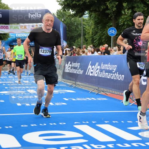 29.06.2025 - hella hamburg halbmarathon Strokosch-Dieckow http://msf.ph/oto/8498897 29.06.2025 10:54:02 Ziel 1151, 1410, 1815, 2432, 3096, 3208, 3209, 5638, 6294, 6356, 6374, 6481, 6581, 7918, 8390, 8394, 9032, 9791, 11499, 11789, 12379, 13032, 13397, 13794, 13869, 14175, 16871, 17348, 18308, 18879 meine-sportfotos.de