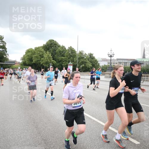 29.06.2025 - hella hamburg halbmarathon Jannik Wohlers http://msf.ph/oto/8498911 29.06.2025 10:56:18 Lombardsbrücke 1047, 2143, 2307, 2887, 2991, 3418, 3438, 3516, 3517, 3520, 3614, 3675, 3676, 4094, 4118, 4773, 5237, 5438, 5911, 5944, 6348, 6349, 7307, 7381, 8108, 8150, 8606, 8939, 8943, 9172, 9210, 9402, 9404, 9517, 9902, 9905, 9910, 10138, 10309, 10555, 10569, 10571, 10932, 10936, 11047, 11089, 11204, 12221, 12328, 12354, 12543, 12993, 13096, 13108, 13801, 13834, 14117, 14472, 14711, 14746, 15215, 15748, 15823, 16034, 17797, 18197 meine-sportfotos.de