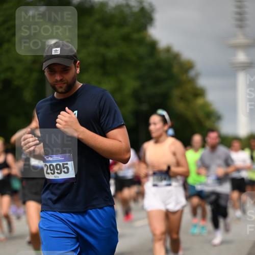 29.06.2025 - hella hamburg halbmarathon Dr. Thomas Lammeyer http://msf.ph/oto/8498922 29.06.2025 10:23:52 Kennedybrücke 1145, 1159, 1160, 1708, 2405, 2703, 2795, 2918, 2993, 2995, 3446, 3631, 4170, 4562, 4570, 4979, 5035, 5178, 5251, 5397, 5429, 5556, 5834, 5878, 6249, 6796, 6797, 6872, 6874, 6939, 7137, 7248, 7249, 7647, 7836, 8427, 8537, 8778, 10349, 10540, 10594, 10966, 11036, 11247 meine-sportfotos.de