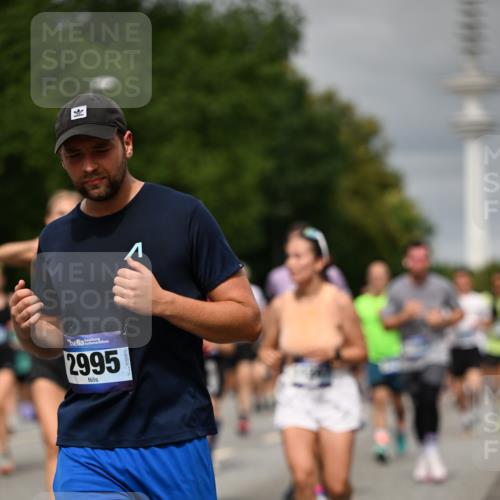 29.06.2025 - hella hamburg halbmarathon Dr. Thomas Lammeyer http://msf.ph/oto/8498925 29.06.2025 10:23:53 Kennedybrücke 1145, 1159, 1160, 1708, 2405, 2703, 2795, 2918, 2993, 2995, 3446, 3631, 4170, 4562, 4570, 4979, 5035, 5178, 5251, 5397, 5429, 5556, 5834, 5878, 6249, 6796, 6797, 6872, 6874, 6939, 7137, 7248, 7249, 7647, 7836, 8427, 8537, 8778, 10349, 10540, 10594, 10966, 11036, 11247 meine-sportfotos.de