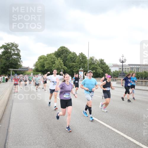29.06.2025 - hella hamburg halbmarathon Jannik Wohlers http://msf.ph/oto/8498933 29.06.2025 10:56:19 Lombardsbrücke 2143, 2307, 2887, 2991, 3348, 3418, 3438, 3516, 3517, 3520, 3614, 4094, 4118, 4773, 5237, 5438, 5589, 5911, 5944, 6348, 6349, 7307, 7381, 8108, 8150, 8606, 8939, 8943, 9172, 9210, 9402, 9404, 9517, 9902, 9905, 9910, 10138, 10309, 10555, 10569, 10571, 10936, 11047, 11089, 11204, 12221, 12328, 12354, 12543, 12993, 13096, 13108, 13801, 13834, 14117, 14472, 14711, 14746, 15215, 15748, 15823, 16034, 17797, 18197 meine-sportfotos.de