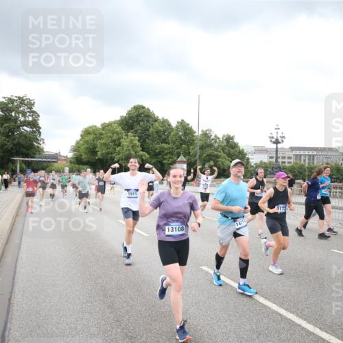 29.06.2025 - hella hamburg halbmarathon Jannik Wohlers http://msf.ph/oto/8498948 29.06.2025 10:56:19 Lombardsbrücke 2143, 2307, 2887, 2991, 3348, 3418, 3438, 3516, 3517, 3520, 3614, 4094, 4118, 4773, 5237, 5438, 5589, 5911, 5944, 6348, 6349, 7307, 7381, 8108, 8150, 8606, 8939, 8943, 9172, 9210, 9402, 9404, 9517, 9902, 9905, 9910, 10138, 10309, 10555, 10569, 10571, 10936, 11047, 11089, 11204, 12221, 12328, 12354, 12543, 12993, 13096, 13108, 13801, 13834, 14117, 14472, 14711, 14746, 15215, 15748, 15823, 16034, 17797, 18197 meine-sportfotos.de