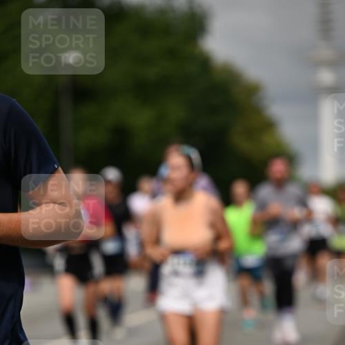 29.06.2025 - hella hamburg halbmarathon Dr. Thomas Lammeyer http://msf.ph/oto/8498953 29.06.2025 10:23:53 Kennedybrücke 1145, 1159, 1160, 1708, 2405, 2703, 2795, 2918, 2993, 2995, 3446, 3631, 4170, 4562, 4570, 4979, 5035, 5178, 5251, 5397, 5429, 5556, 5834, 5878, 6249, 6796, 6797, 6872, 6874, 6939, 7137, 7248, 7249, 7647, 7836, 8427, 8537, 8778, 10349, 10540, 10594, 10966, 11036, 11247 meine-sportfotos.de