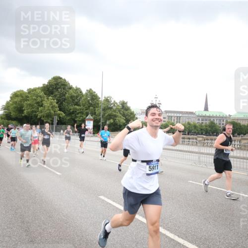 29.06.2025 - hella hamburg halbmarathon Jannik Wohlers http://msf.ph/oto/8498987 29.06.2025 10:56:20 Lombardsbrücke 2143, 2307, 2887, 2932, 2991, 3348, 3418, 3438, 3516, 3517, 3520, 3614, 4094, 4118, 4773, 5438, 5589, 5911, 5944, 6348, 6349, 7381, 8108, 8150, 8606, 8939, 8943, 9172, 9210, 9402, 9404, 9517, 9902, 9905, 9910, 10138, 10309, 10555, 10569, 10571, 10936, 11047, 11089, 11204, 12221, 12328, 12354, 12993, 13096, 13108, 13273, 13671, 13801, 13834, 14117, 14472, 14711, 14746, 15215, 15748, 15823, 16034, 18197 meine-sportfotos.de