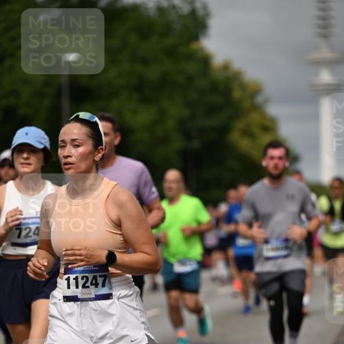 29.06.2025 - hella hamburg halbmarathon Dr. Thomas Lammeyer http://msf.ph/oto/8498989 29.06.2025 10:23:55 Kennedybrücke 1145, 2405, 2795, 2918, 2993, 2995, 3446, 3631, 4170, 4562, 4570, 4979, 5035, 5123, 5178, 5251, 5397, 5429, 5556, 5834, 5878, 6444, 6796, 6797, 6872, 6874, 6939, 7137, 7248, 7249, 7647, 7836, 7917, 8427, 8537, 8778, 10349, 10540, 10594, 10966, 11036, 11247 meine-sportfotos.de