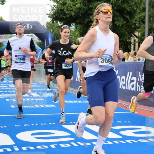 29.06.2025 - hella hamburg halbmarathon Strokosch-Dieckow http://msf.ph/oto/8498998 29.06.2025 10:54:00 Ziel 1151, 1410, 1815, 2432, 3096, 3208, 3209, 6294, 6356, 6374, 6481, 6581, 7395, 7918, 7973, 8394, 9032, 11499, 11789, 12379, 13032, 13397, 13869, 14175, 16477, 16871, 17348, 18308, 18831, 18879 meine-sportfotos.de
