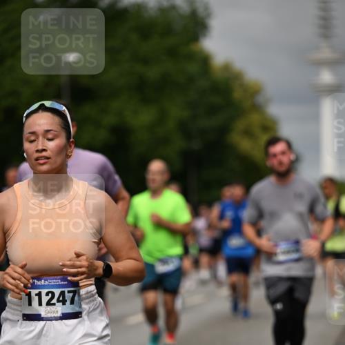 29.06.2025 - hella hamburg halbmarathon Dr. Thomas Lammeyer http://msf.ph/oto/8499005 29.06.2025 10:23:55 Kennedybrücke 1145, 2405, 2795, 2918, 2993, 2995, 3446, 3631, 4170, 4562, 4570, 4979, 5035, 5123, 5178, 5251, 5397, 5429, 5556, 5834, 5878, 6444, 6796, 6797, 6872, 6874, 6939, 7137, 7248, 7249, 7647, 7836, 7917, 8427, 8537, 8778, 10349, 10540, 10594, 10966, 11036, 11247 meine-sportfotos.de